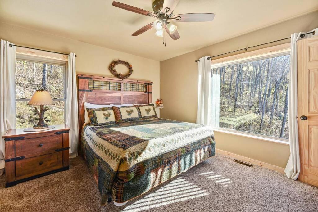 Walnut Ridge Cabin. Sleeps 7-11! Hot Tub, Pool Table, Minutes To Downtown Gatlinburg! Exterior photo