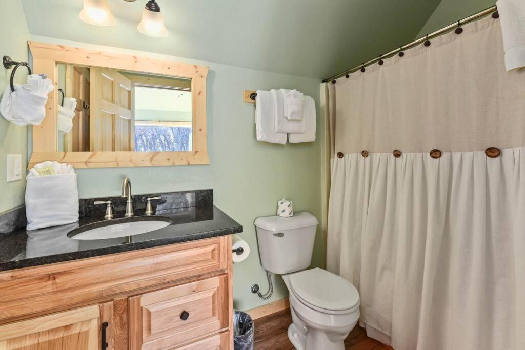 Walnut Ridge Cabin. Sleeps 7-11! Hot Tub, Pool Table, Minutes To Downtown Gatlinburg! Exterior photo