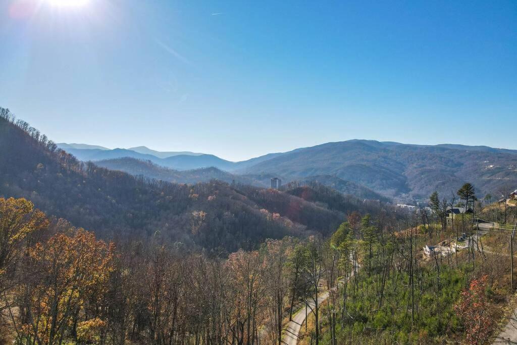 Walnut Ridge Cabin. Sleeps 7-11! Hot Tub, Pool Table, Minutes To Downtown Gatlinburg! Exterior photo