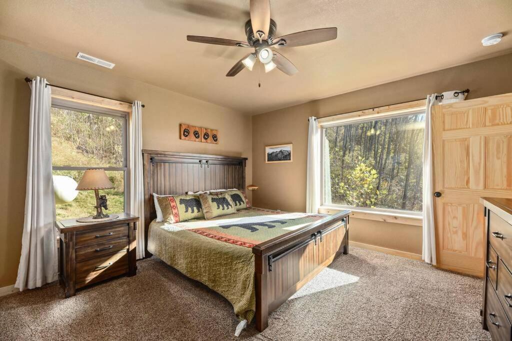 Walnut Ridge Cabin. Sleeps 7-11! Hot Tub, Pool Table, Minutes To Downtown Gatlinburg! Exterior photo