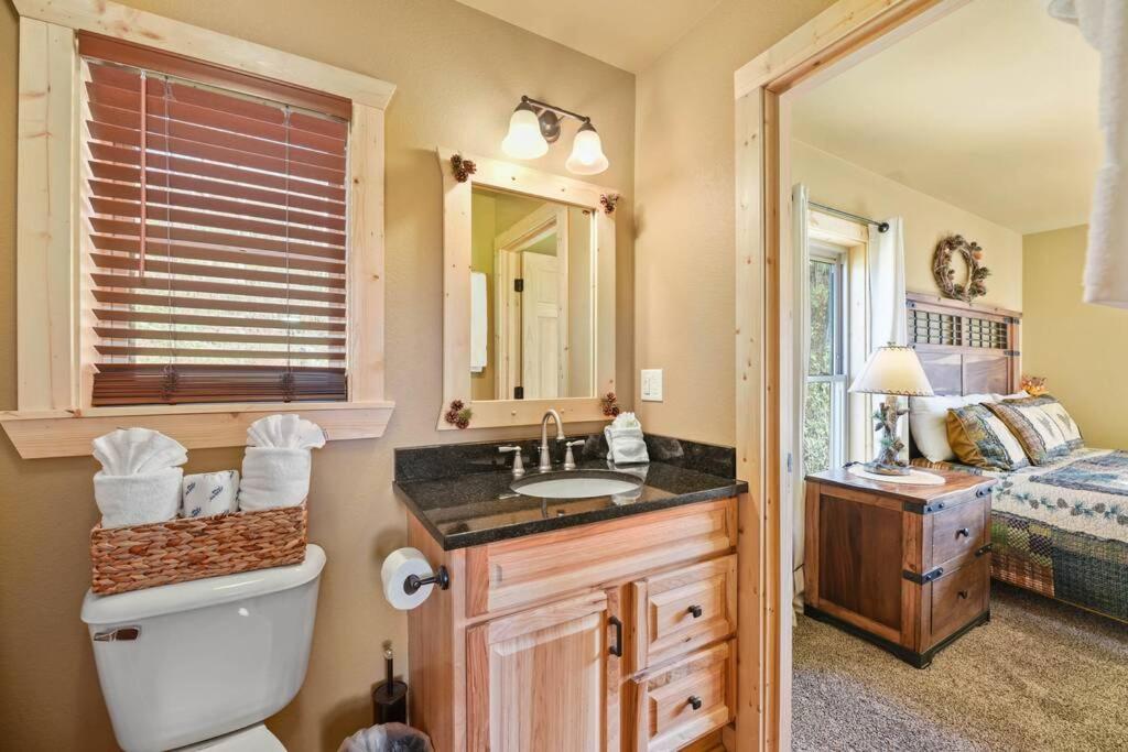 Walnut Ridge Cabin. Sleeps 7-11! Hot Tub, Pool Table, Minutes To Downtown Gatlinburg! Exterior photo