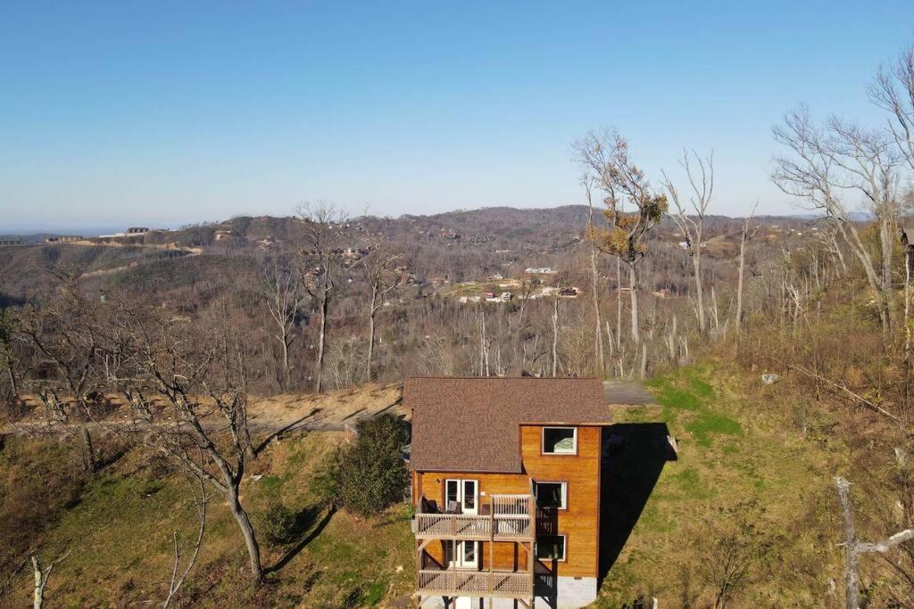 Walnut Ridge Cabin. Sleeps 7-11! Hot Tub, Pool Table, Minutes To Downtown Gatlinburg! Exterior photo