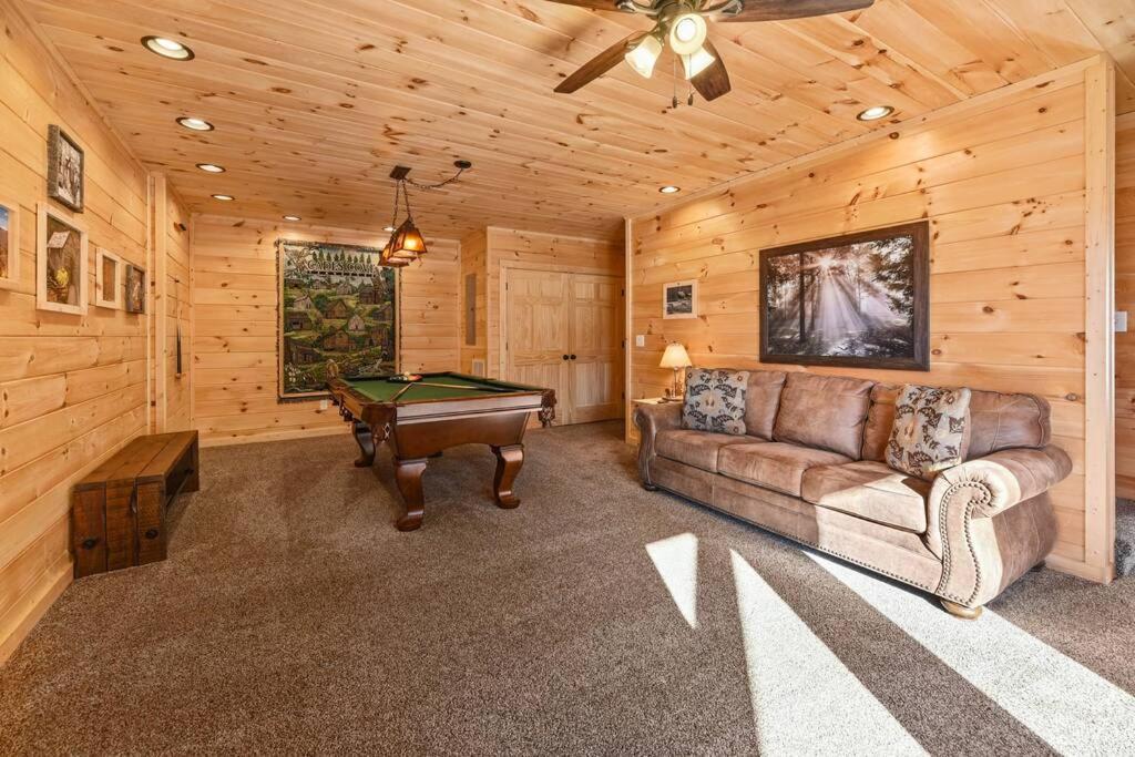 Walnut Ridge Cabin. Sleeps 7-11! Hot Tub, Pool Table, Minutes To Downtown Gatlinburg! Exterior photo