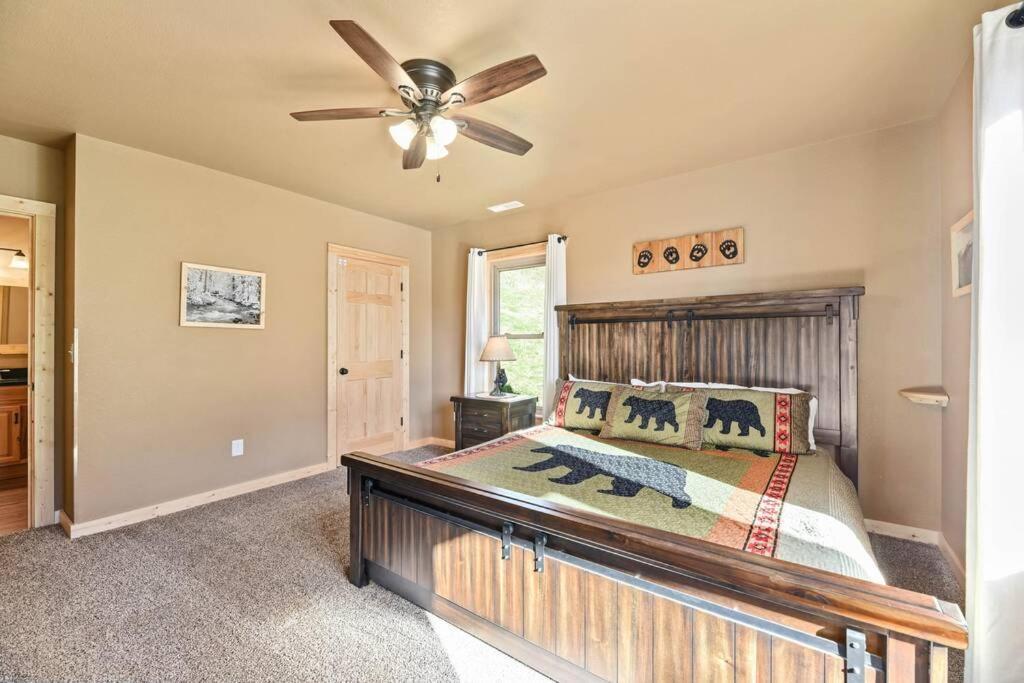 Walnut Ridge Cabin. Sleeps 7-11! Hot Tub, Pool Table, Minutes To Downtown Gatlinburg! Exterior photo