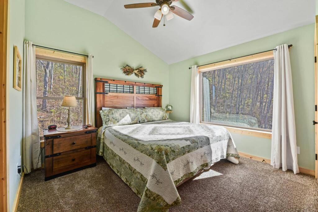 Walnut Ridge Cabin. Sleeps 7-11! Hot Tub, Pool Table, Minutes To Downtown Gatlinburg! Exterior photo